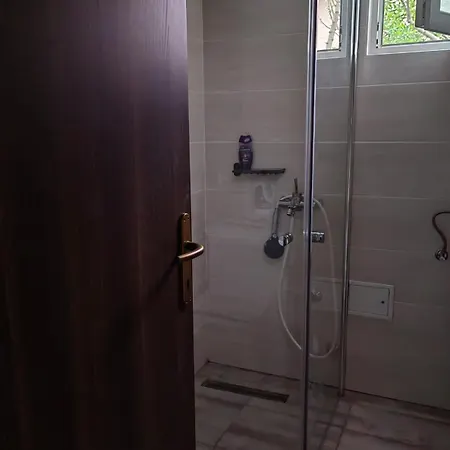 Διαμέρισμα Lovely Self Check In 2+1