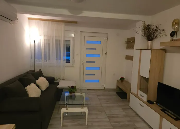 Lovely Self Check In 2+1